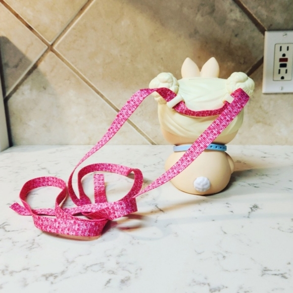 MGA LOL Surprise Biggie Pets Cottontail Q.T. Bookbag Piggy Bank - Picture 7 of 9